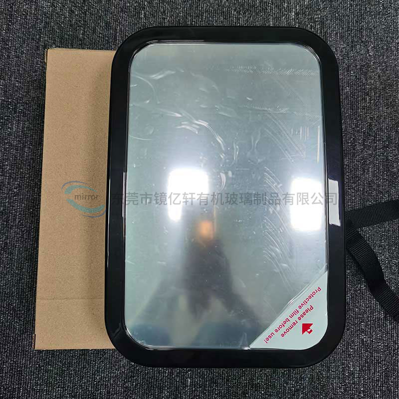 兒童后視鏡 長：256mm寬：175mm 厚度（連支架）110mm